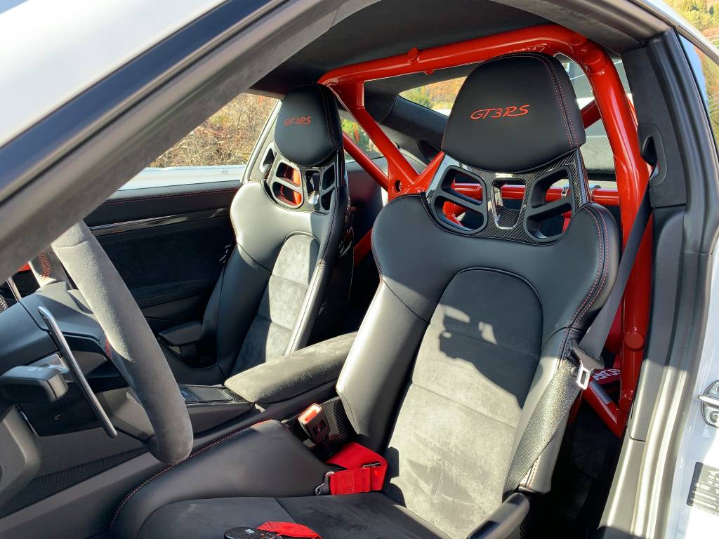 Alcantara-Pflege und Innenraumaufbereitung eines Porsche GT3 RS bei AutoReinigung089 in München – professionelle Reinigung und Lederpflege auf höchstem Niveau.